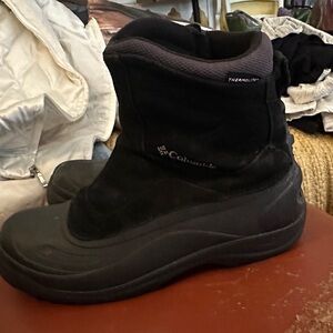 Columbia Black Insulated Boots